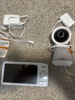 VTech White Baby Monitor with Camera and Parent Unit. Model: RM6756HD.